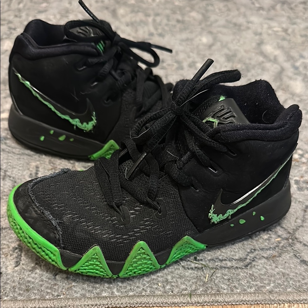 Kyrie Irving 4 Halloween Nike Kids